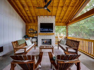 Walk to Nissan Stadium-Calm Retreat w/ Fenced Yard