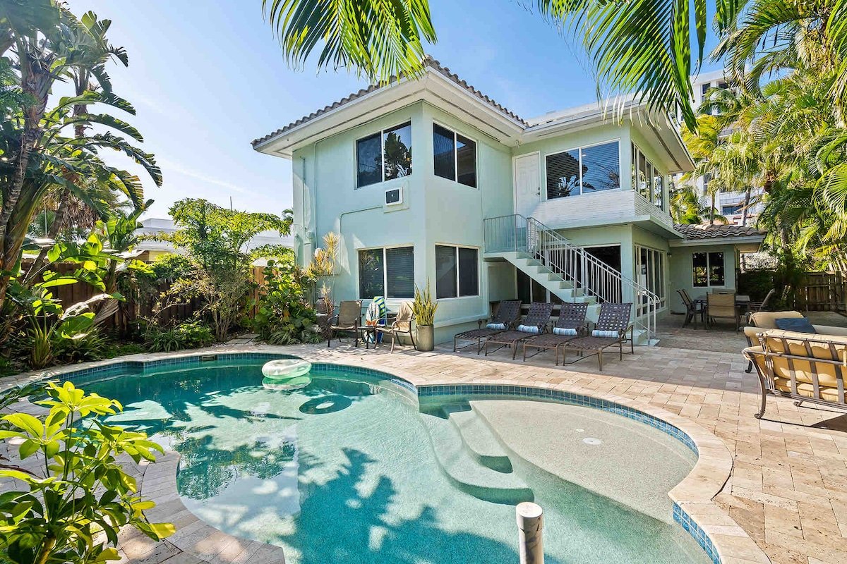 Beautiful Beach Pool House gallery image 2