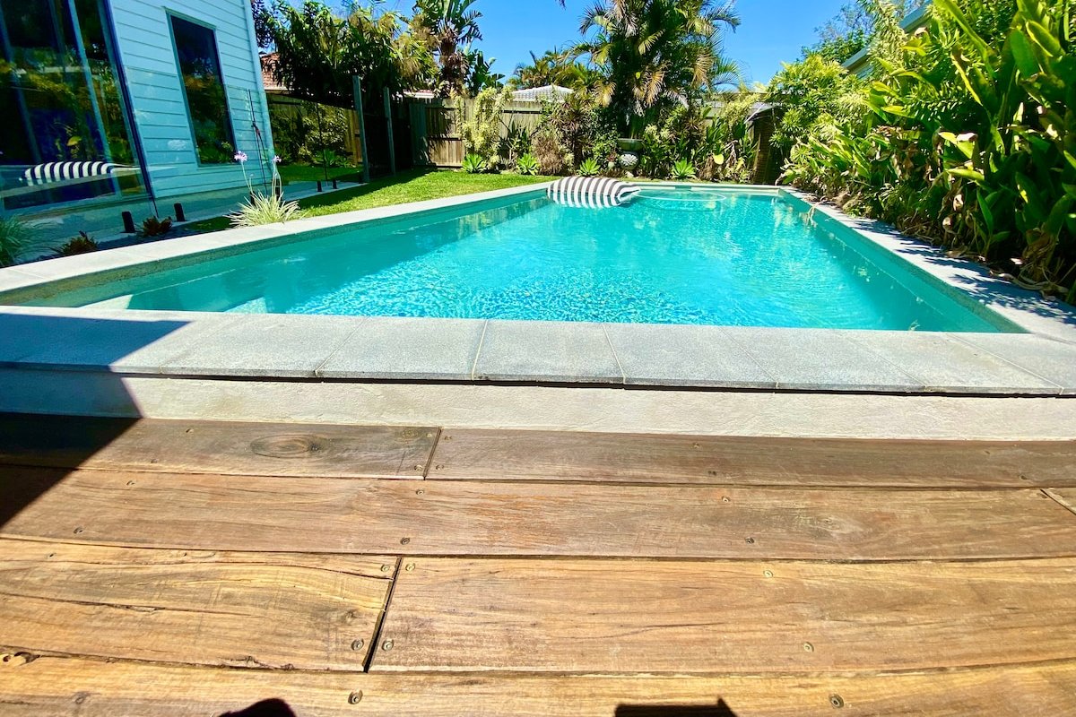 500m to beach and cafe scene with pool! gallery image 2