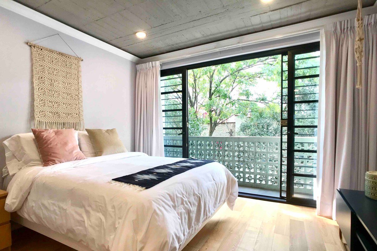 NEW & HANDSOME APT | 2BR| 2BTH | ❤️ OF LA CONDESA gallery image 2