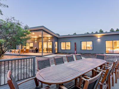 Bonnie: Lakeside Relaxation surrounded by Wineries