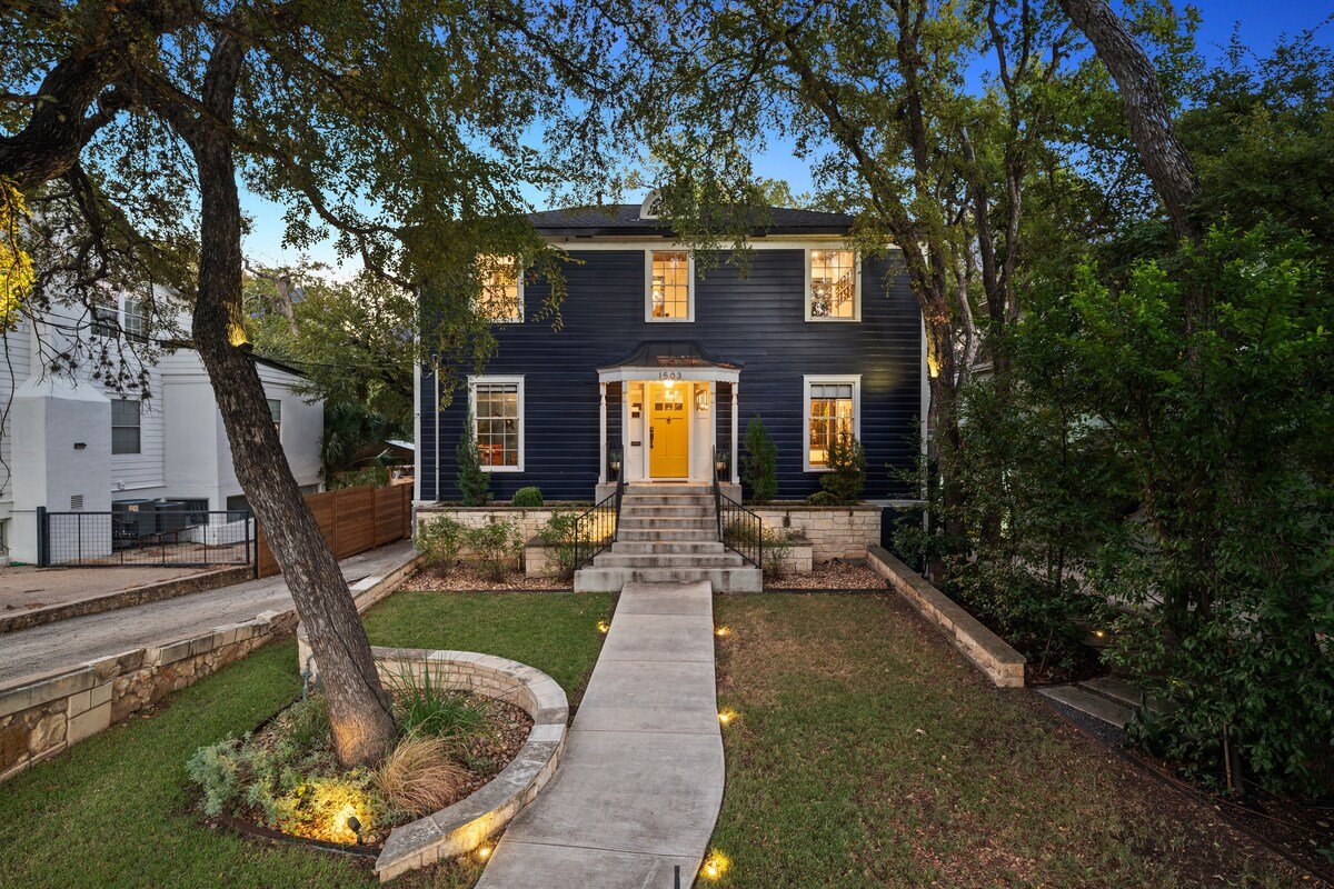 Sleeps 20 – Pool, Luxe Historic Home + Guest House gallery image 4