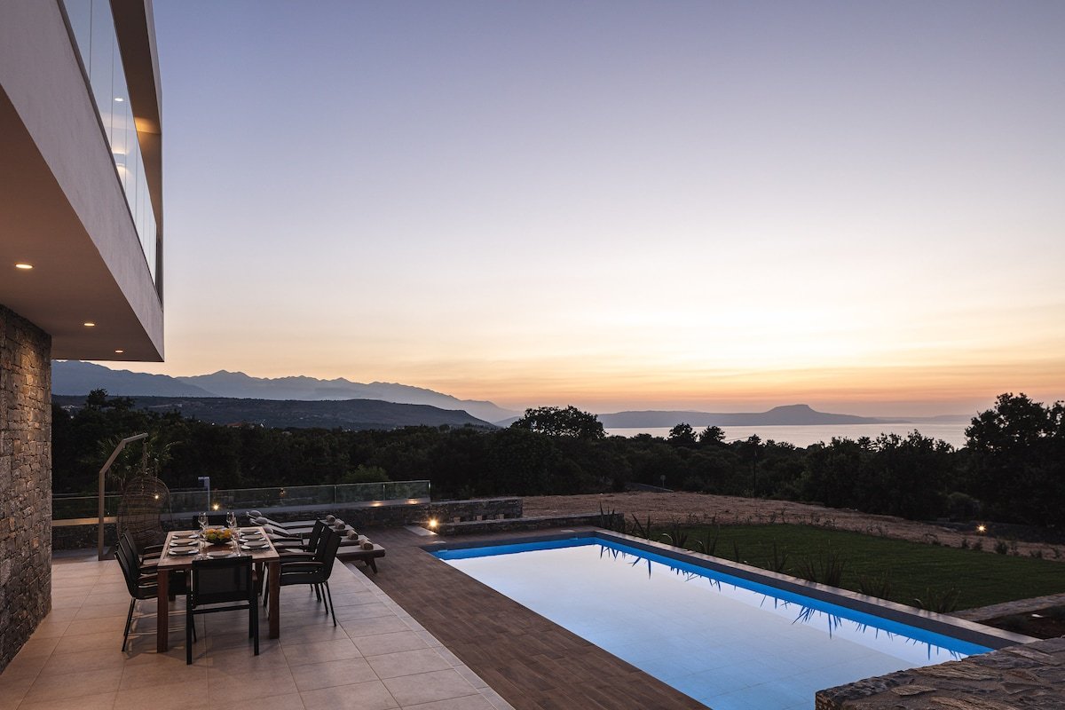 Impeccable design, total privacy and sea views! gallery image 5