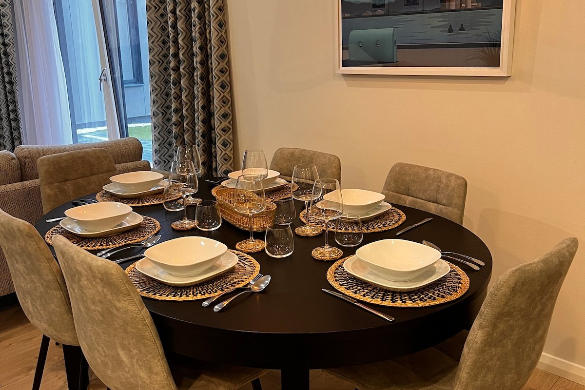 Modern Courtyard Apartment gallery image 5