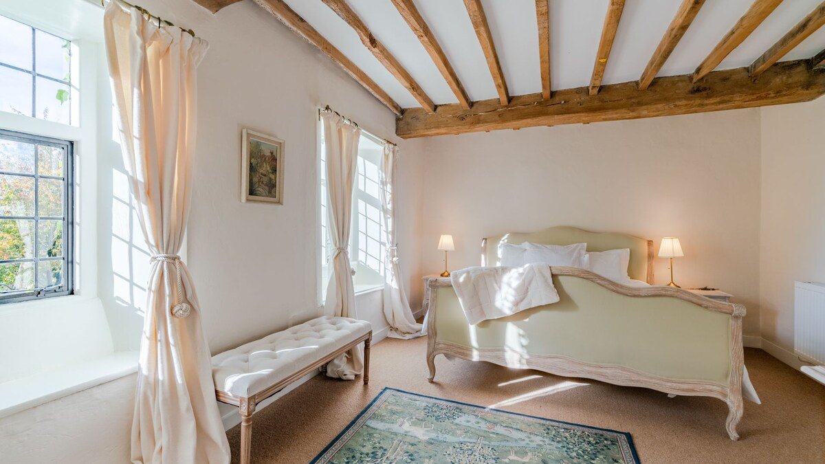 Foxholme Manor, with swimming pool near Broadway gallery image 4