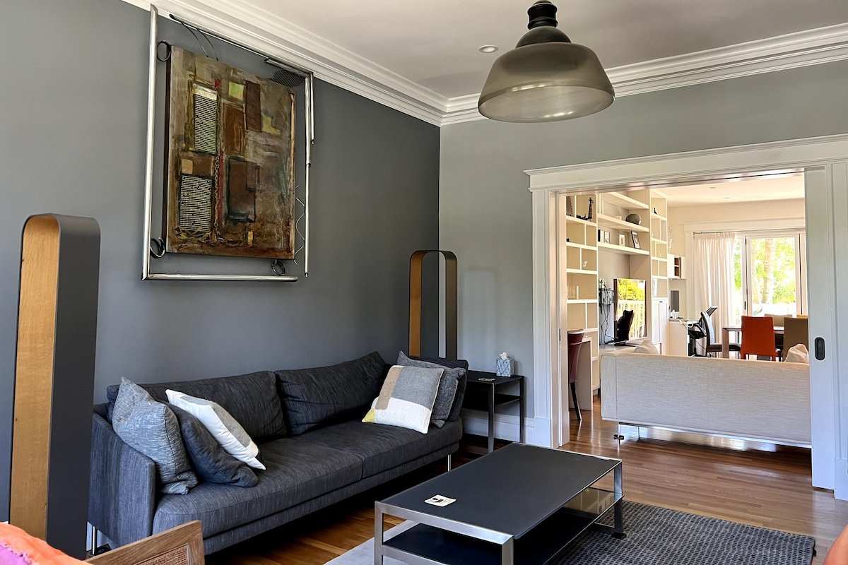 Prime location, Bright and Airy 4Br/3.5 bath home gallery image 4