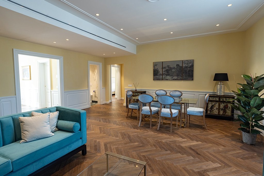 Luxury Uffizi View • Historic Palazzo • 3 Suites gallery image 4