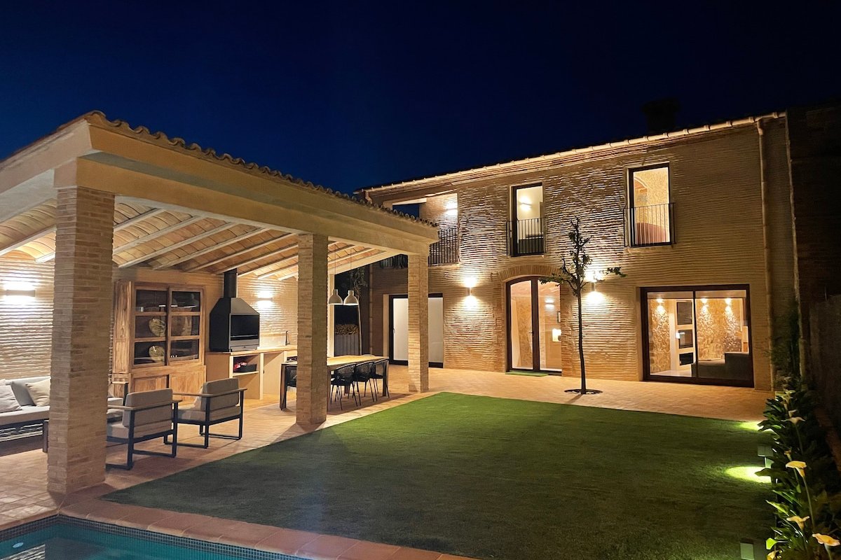 Villa rural 10p, 4 baños, piscina, BBQ. Cal Trumfo gallery image 3