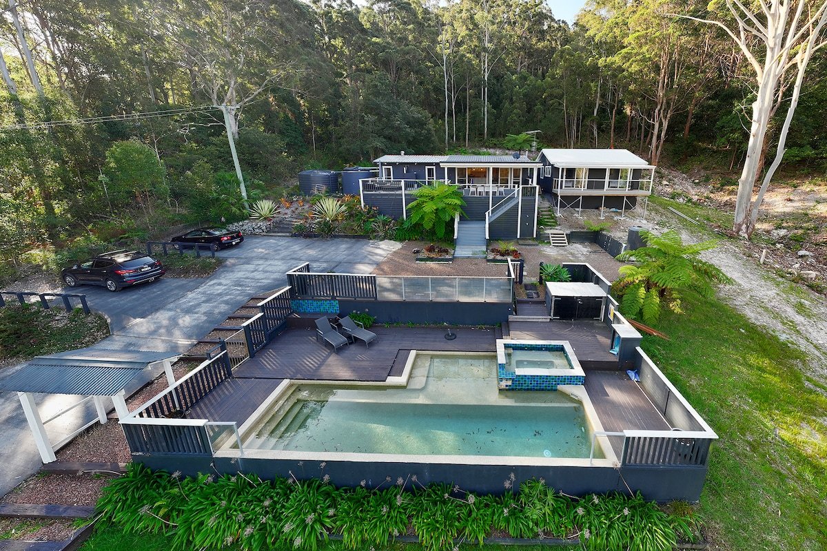 Bellavia Forest Retreat with Pool and Spa gallery image 2