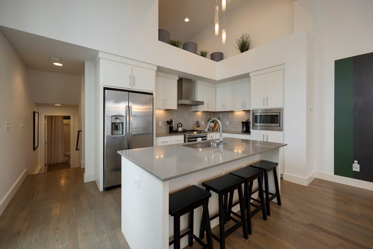 Stunning West End Home – Walkable Area gallery image 4