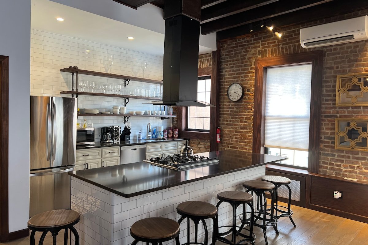 Vibrant Bed-Stuy Hidden Gem: 2BR gallery image 3