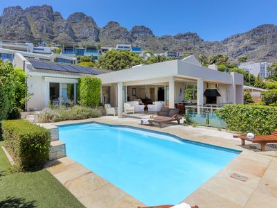 Camps Bay Sunsets – Villa with pool & views