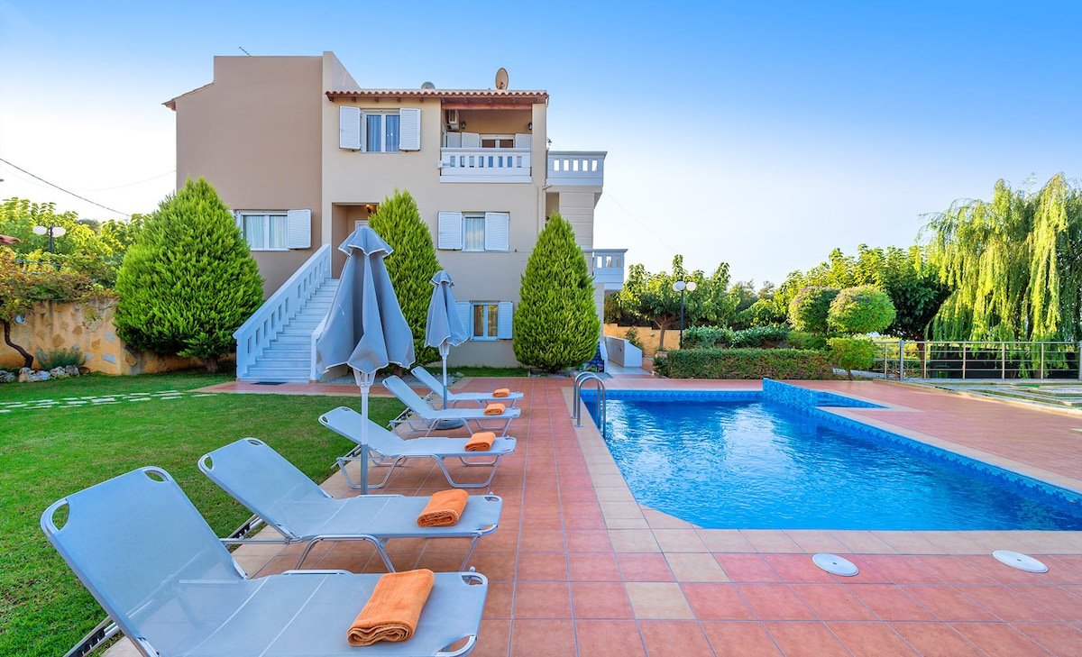 Villa Aretousa 2, 6 BD, 1100m from the sand! gallery image 2