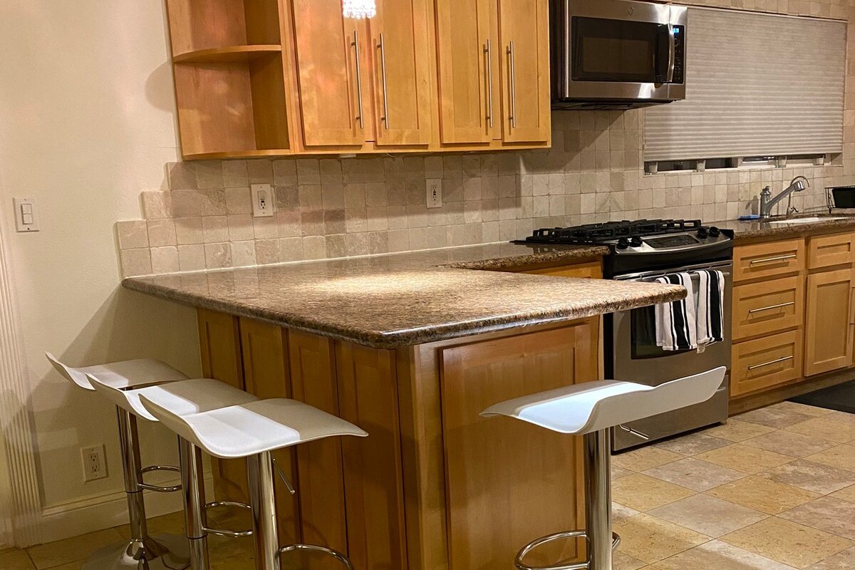 Spacious Comfy Renovated 4BR, quiet neighborhood gallery image 5