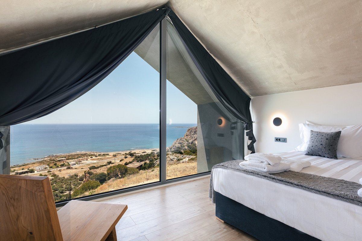 Krystallon East – Superb views, close to the beach gallery image 5