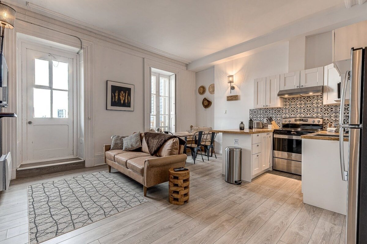 Manoir des Remparts- Renovated 3 Bedroom Oasis gallery image 3