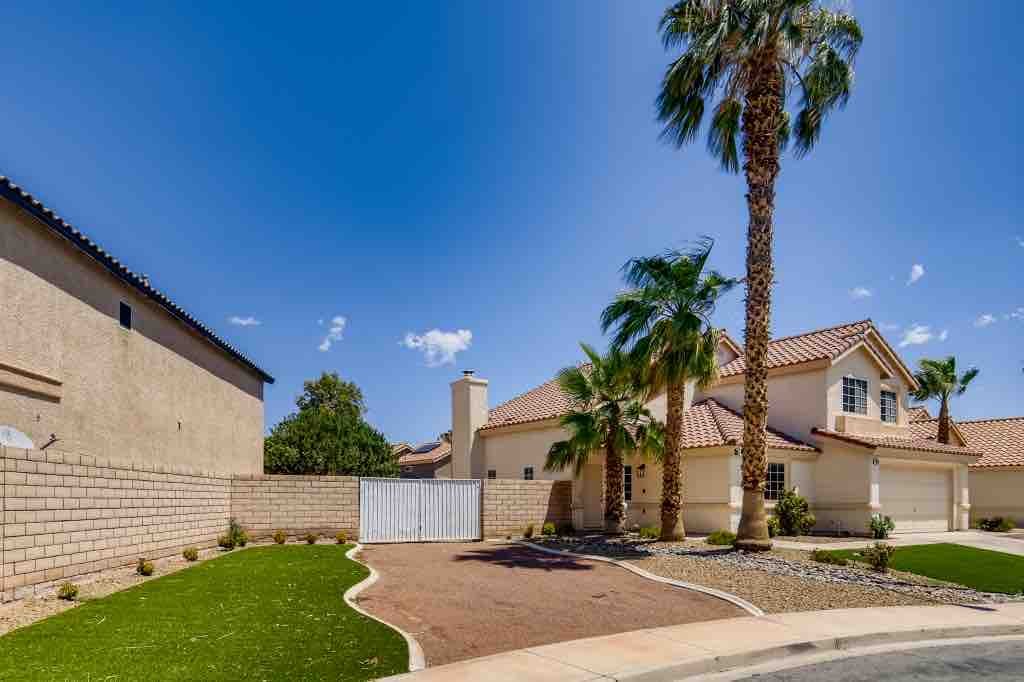 Spacious 4Bdr Oasis with Pool/Spa – Family Escape gallery image 3