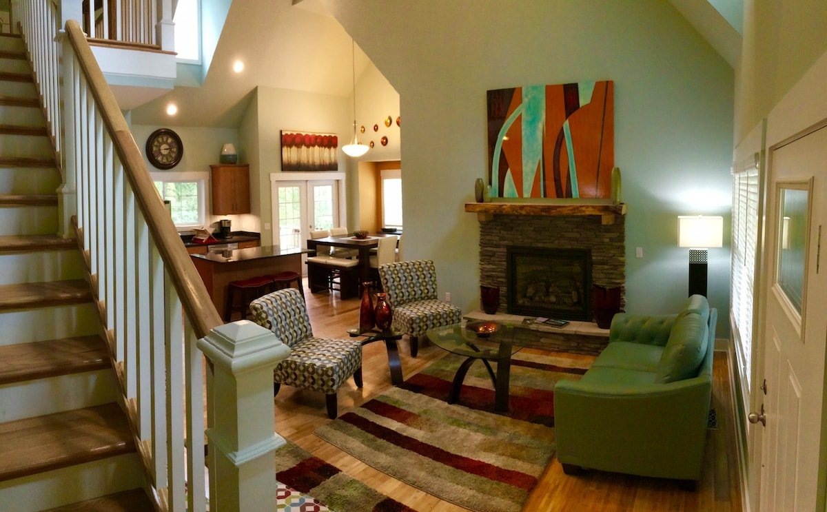Montford Manor-Home Away From Home / Near downtown gallery image 2