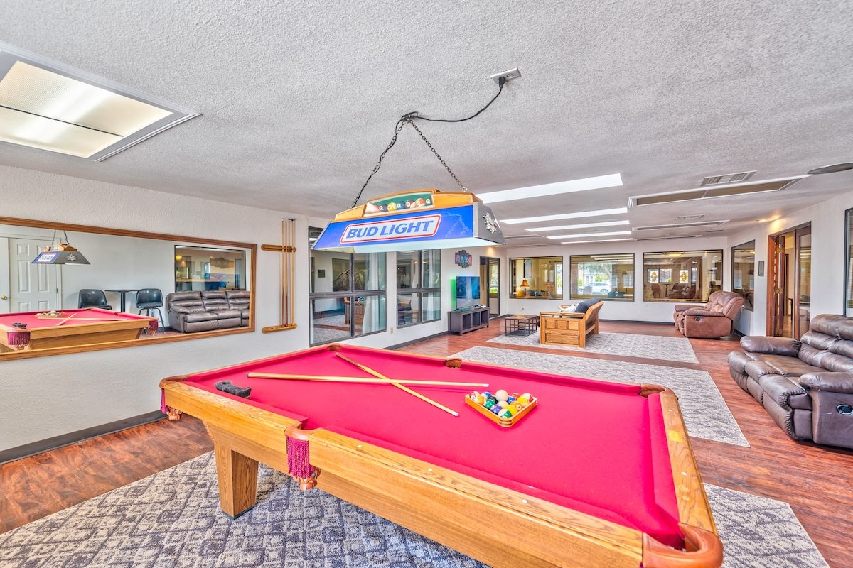 Back to the Future Home w/ hot tub! gallery image 2