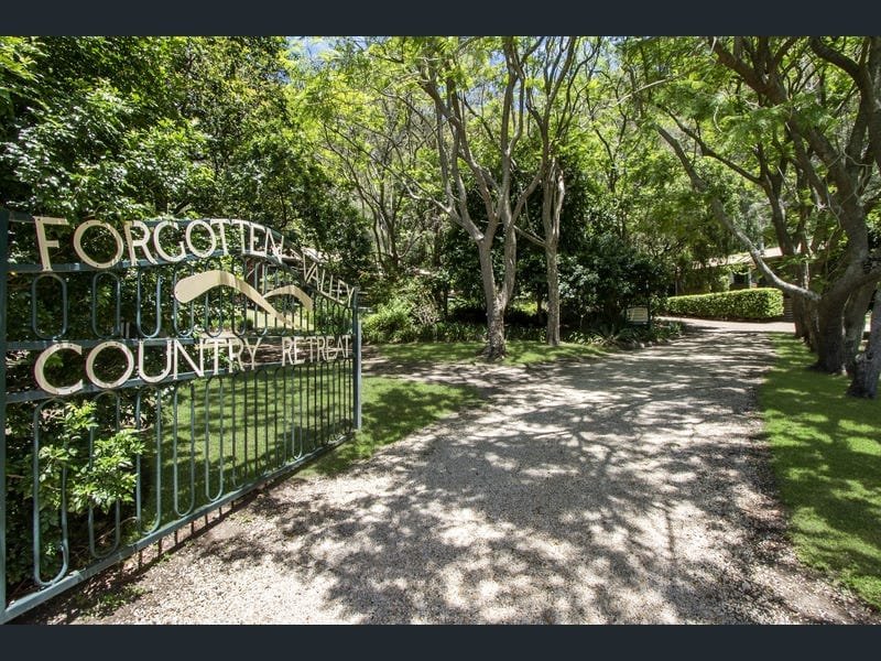 Large country retreat for big or small groups gallery image 2