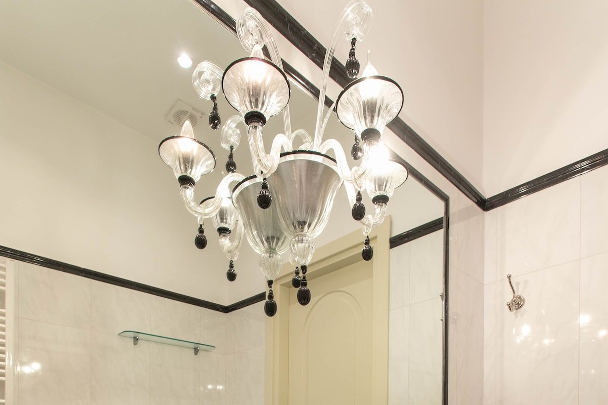 Historic 14th century Luxury Apartment gallery image 3