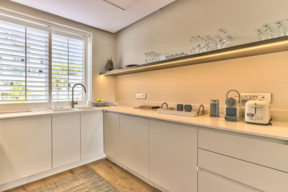 Waterfront Yacht View Three bedroom gallery image 5