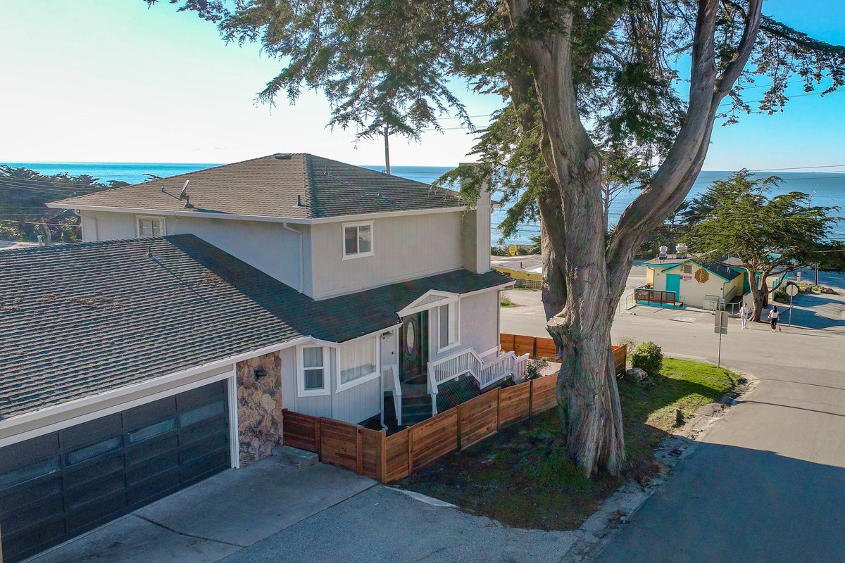 Ocean view house, beaches, trails, family friendly