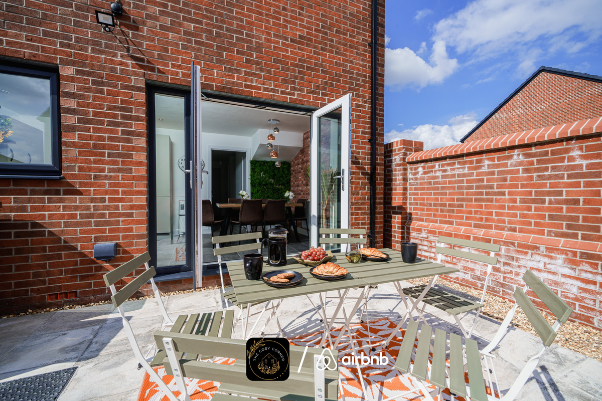 3 Bedroom house for Long stays with Free Parking