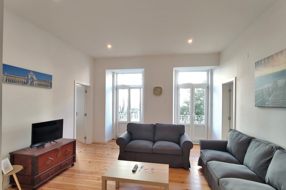 New! Kings Apartment IV w/ exterior Patio gallery image 3