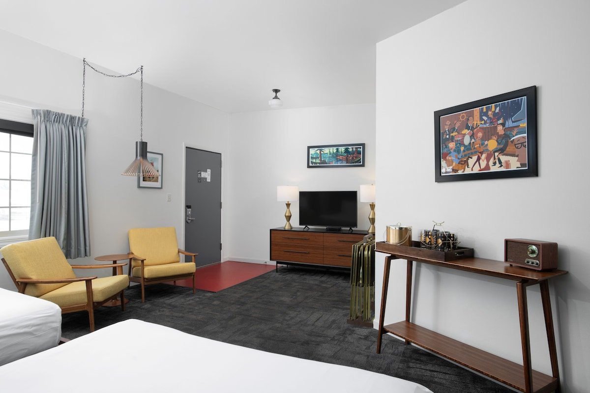 Stay at a 1950s Classic Motel in Bozeman gallery image 5