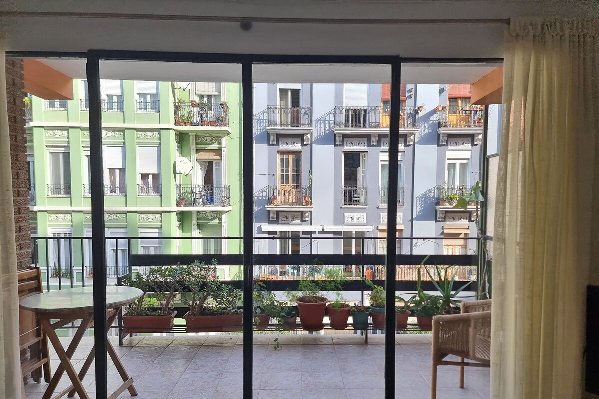 Gran Apto en centro Ruzafa. gallery image 5