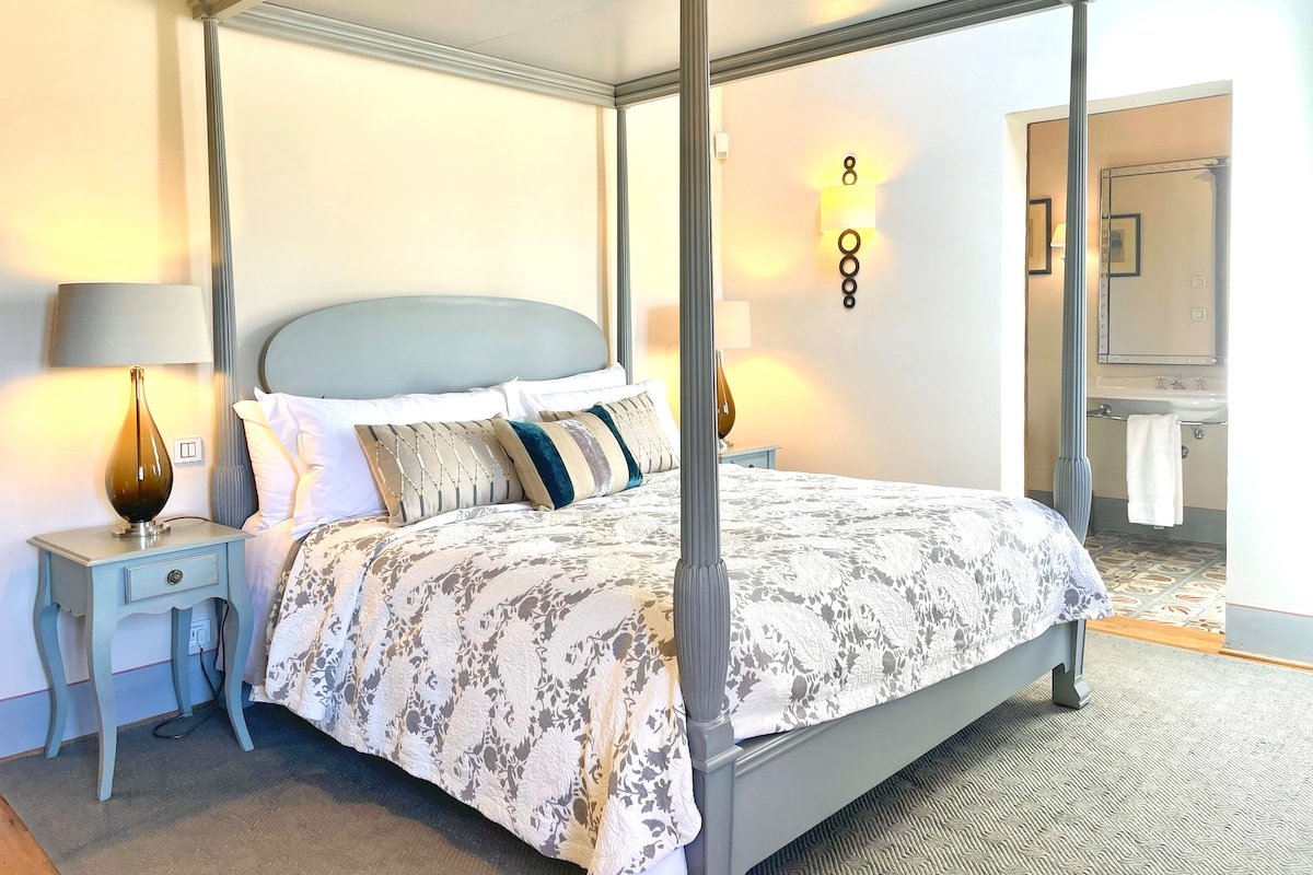 Luxury Retreat in the Tuscan Hills gallery image 4