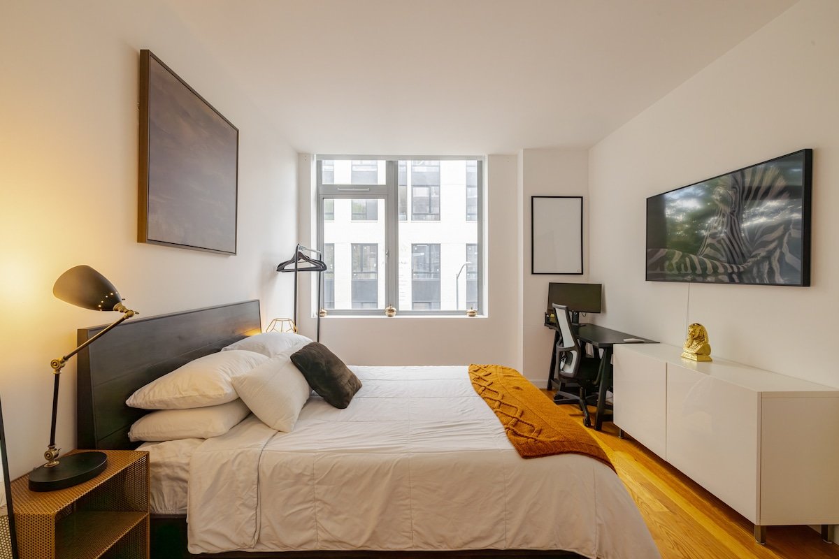 Modern Brooklyn Retreat: Private Suite Near It All gallery image 5