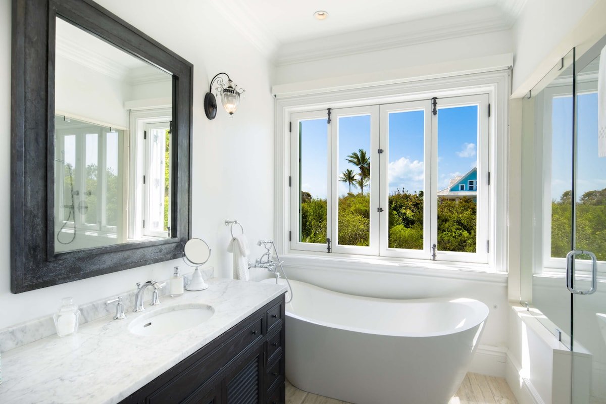 Exclusive Oceanfront Villa On Taylor Bay Beach! gallery image 4