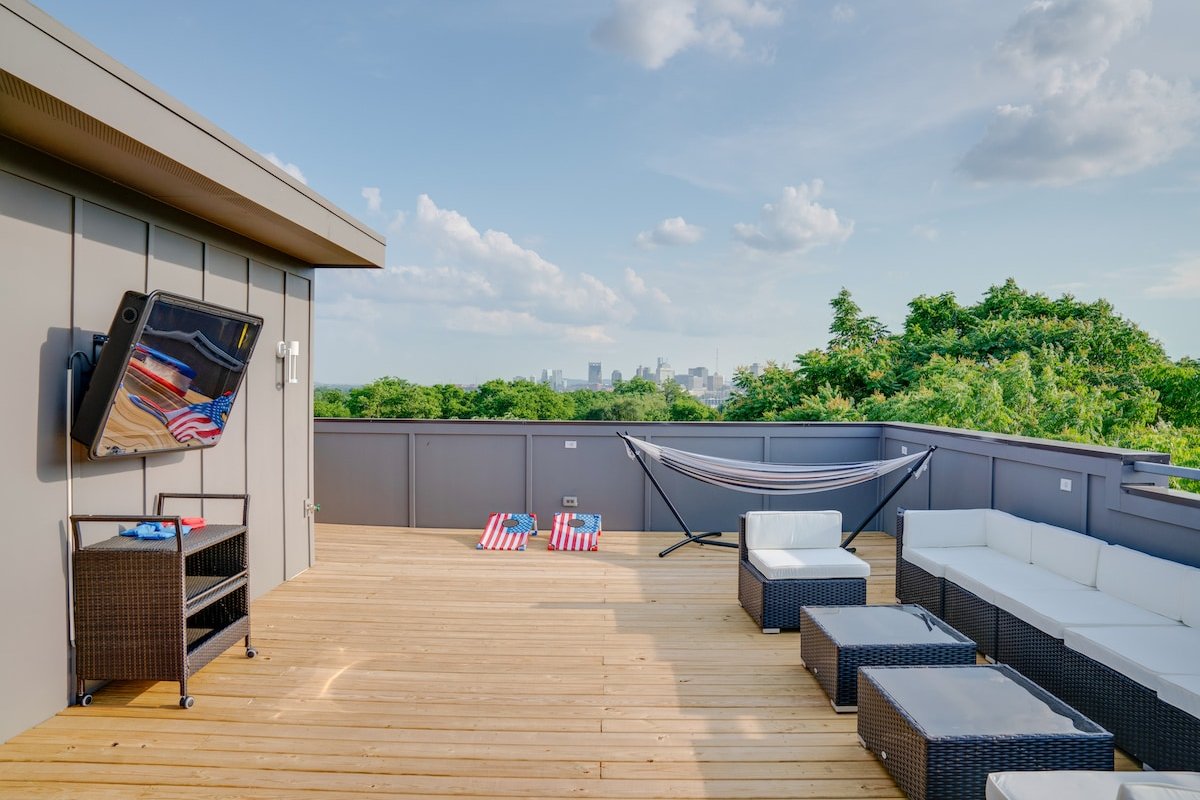 The Nashville Bachelorette Crib * Up to 20 People* gallery image 2