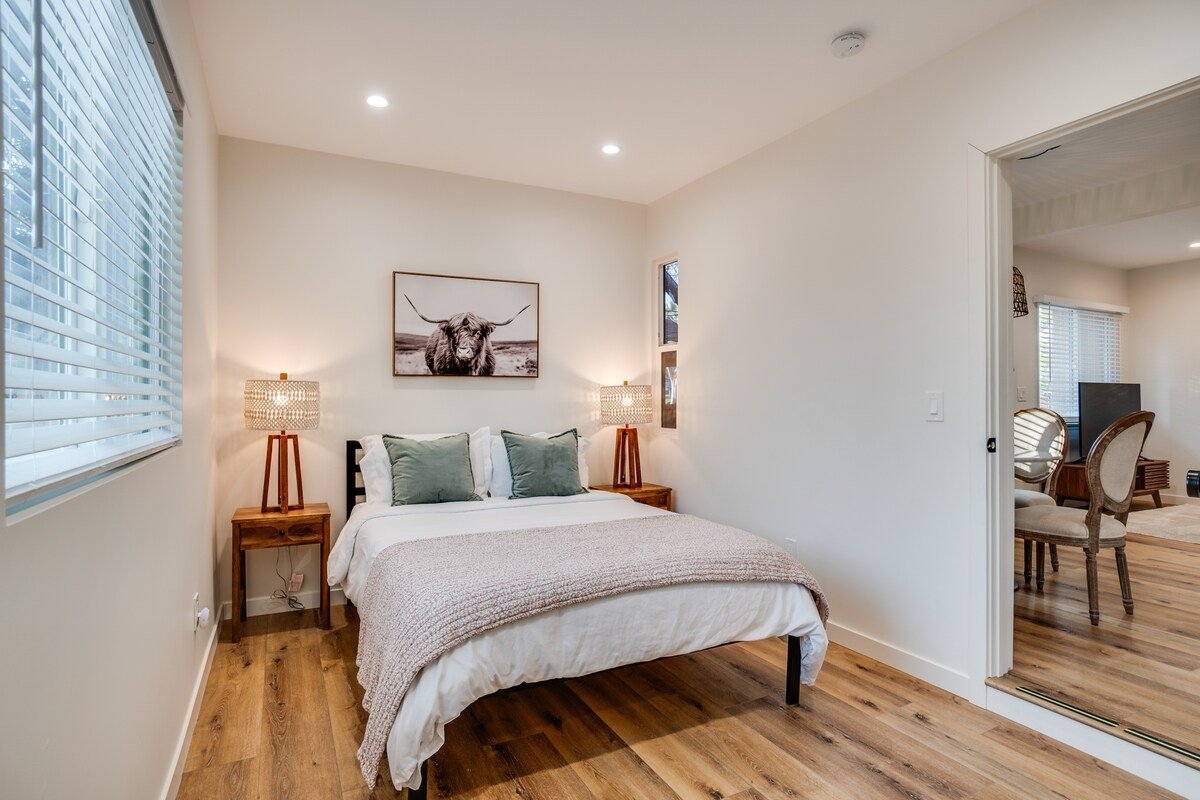 Stylish Home Office • Walk to Shops • Fenced Yard gallery image 5