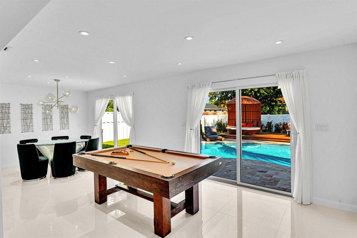 Upscale Hollywood Oasis | Heated Pool & Fire Pit