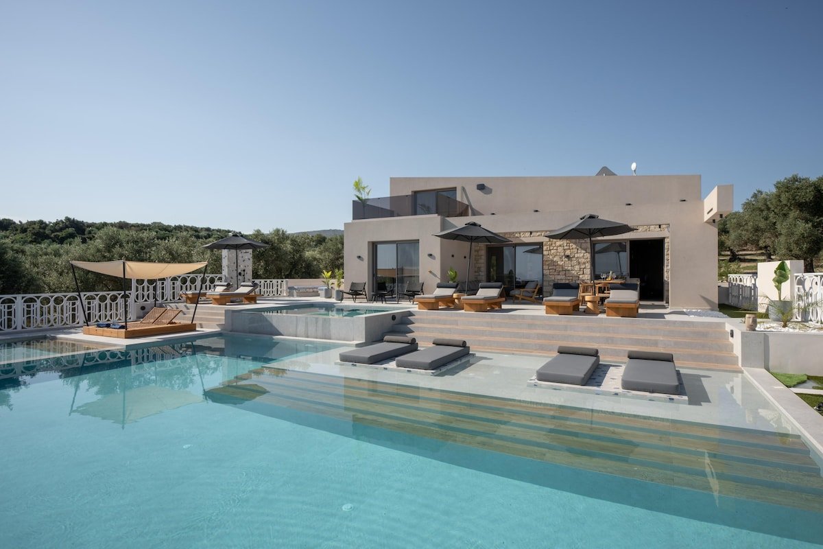 Dive into Bliss! Summer Oasis of Elegance & Joy gallery image 3