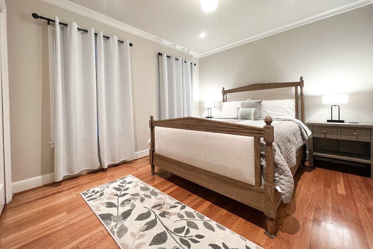 -Modern 3BR Home & Glamorous 2BR Glass Cottage gallery image 5