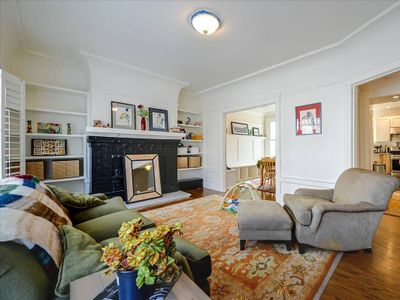 Spacious SF Haven: Cozy Bedrooms & Modern Kitchen