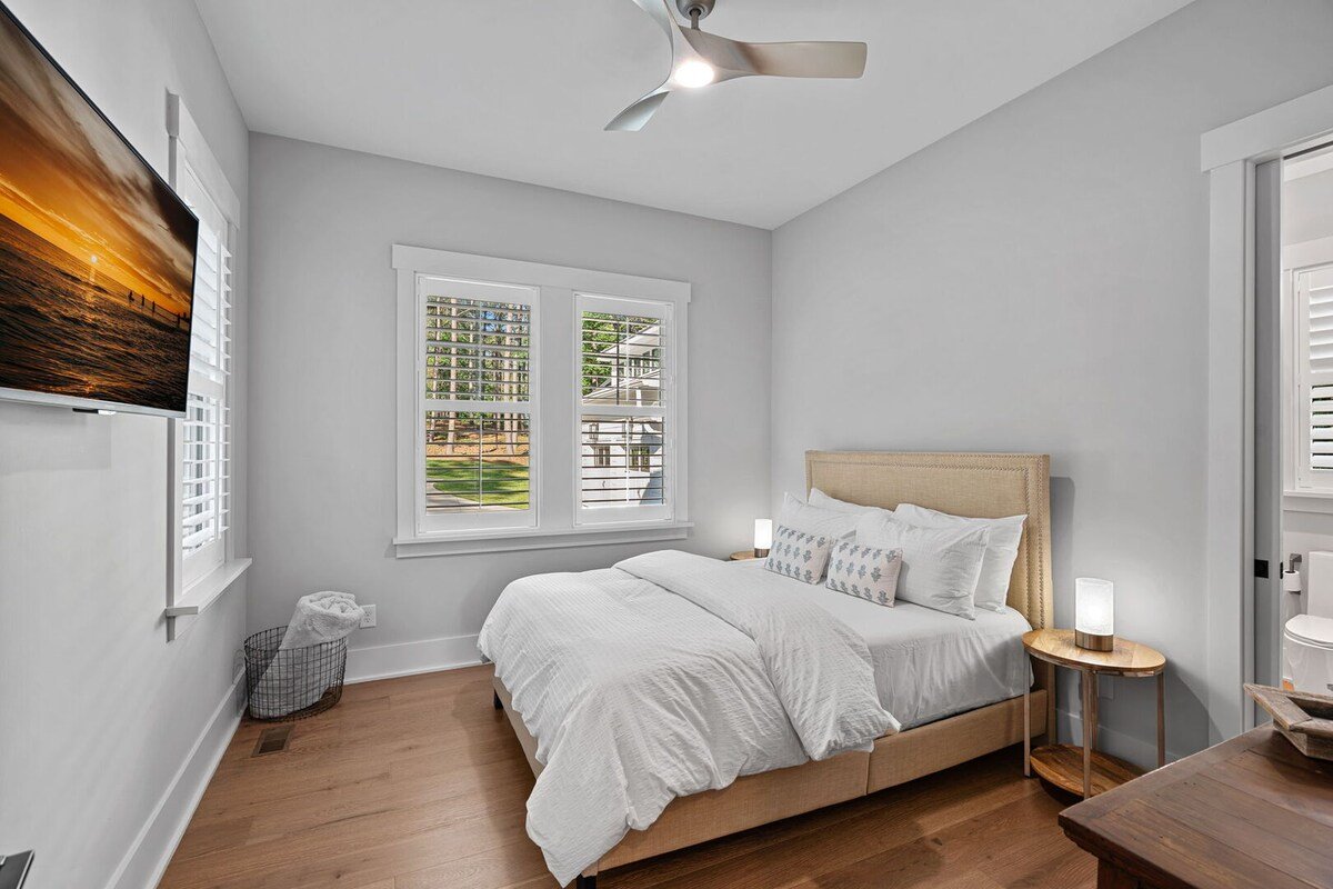 Southern Belle by SoCharm | Lakefront Charm w/Pool gallery image 2