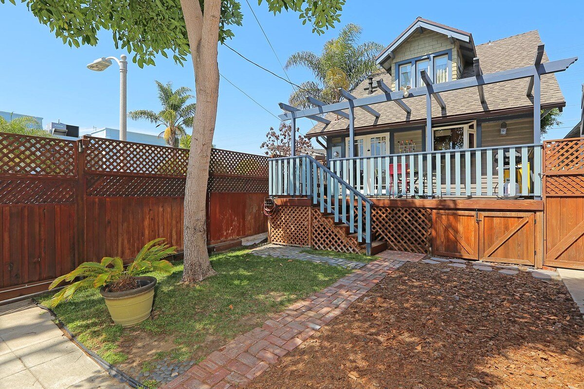 Block to the Beach – Amazing SantaMonica Craftsman gallery image 2