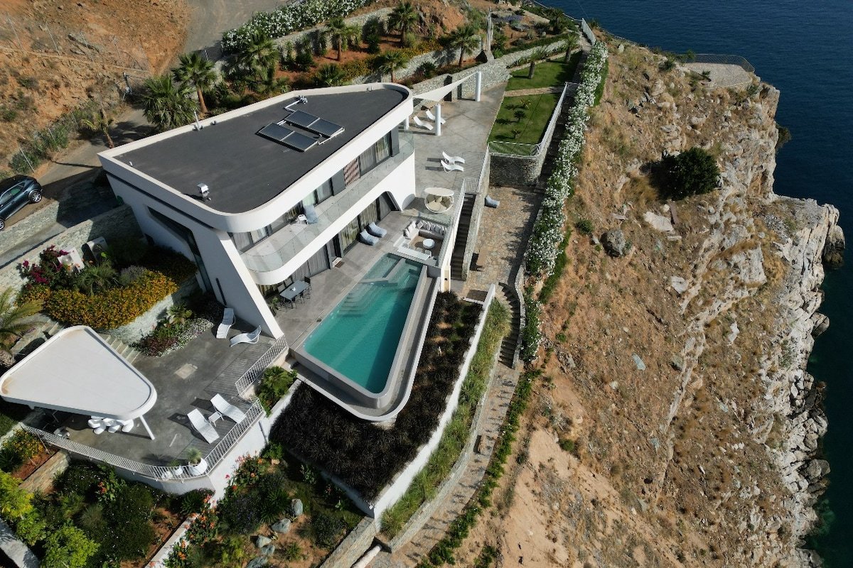 Meltemi Luxury Villa