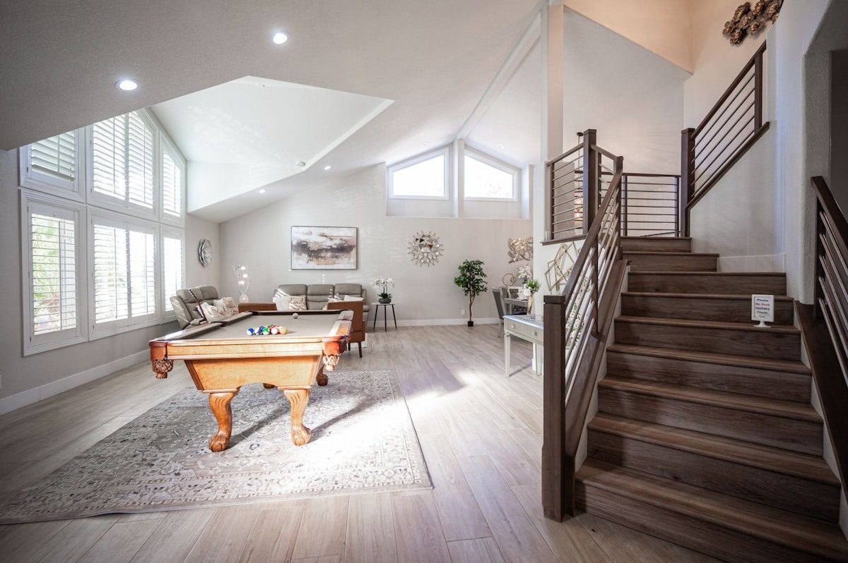 #10 Luxurious Mansion Jacuzzi Pool Table Arcade gallery image 4