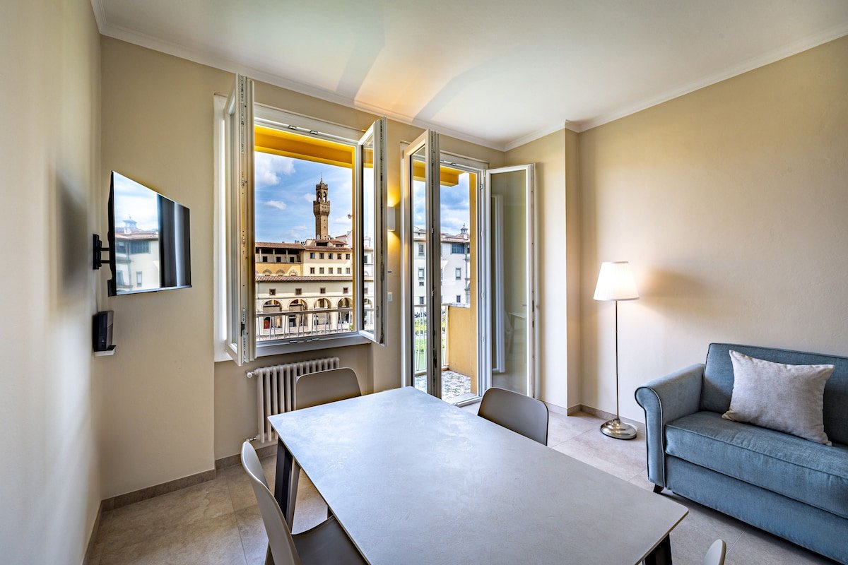 YiD balcony on Pontevecchio view gallery image 5