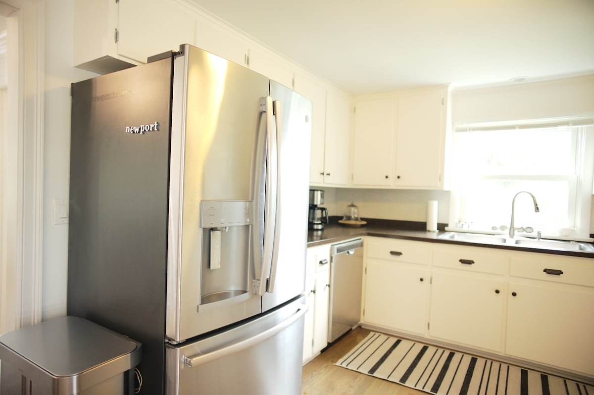 Spacious Family Home – Close to Beaches & Newport! gallery image 5