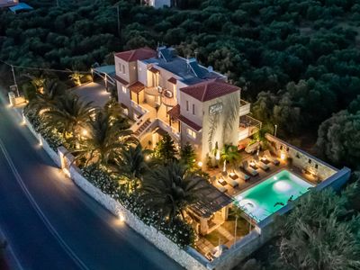 Villa Evie’s-Complex of 4 Apt’s -Free Heated Pool