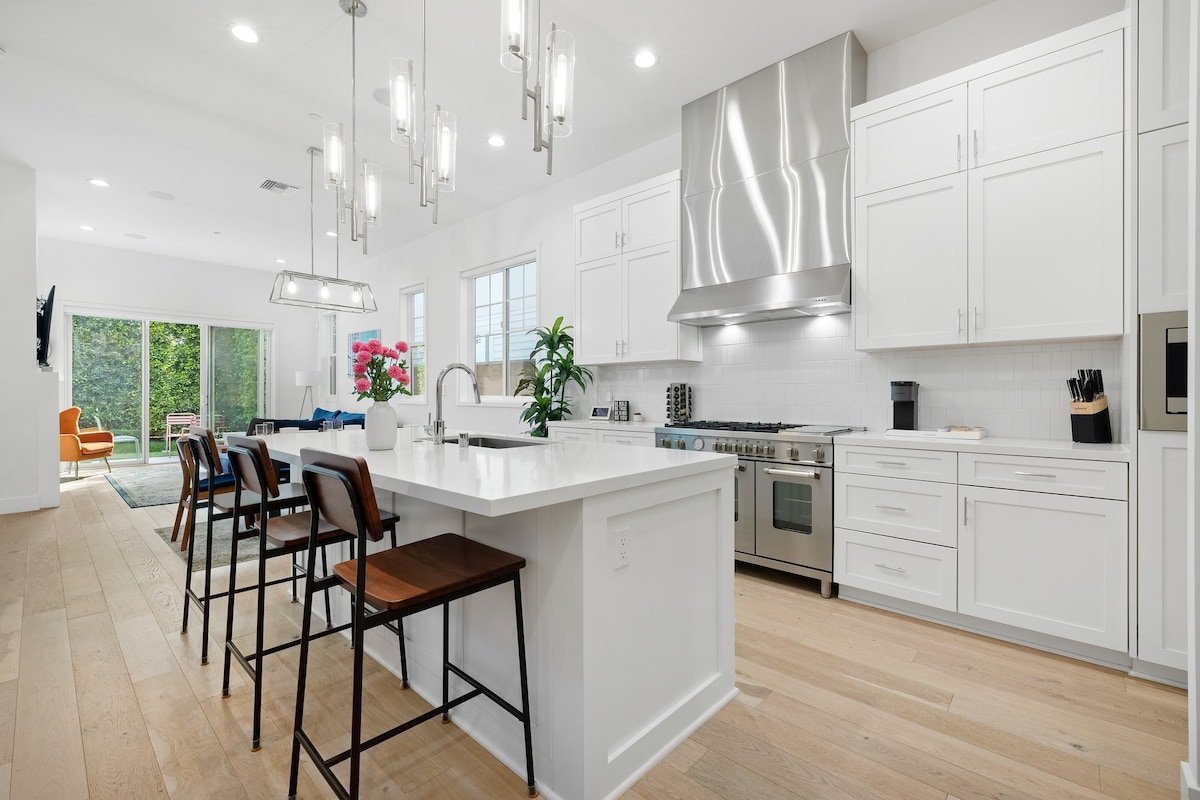 Modern LA Oasis near Beaches, LAX, Sofi and Culver gallery image 5