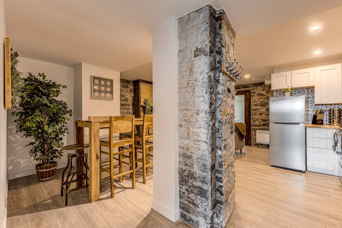 Modern Meets Rustic- 2 Bedroom in Old Quebec gallery image 4