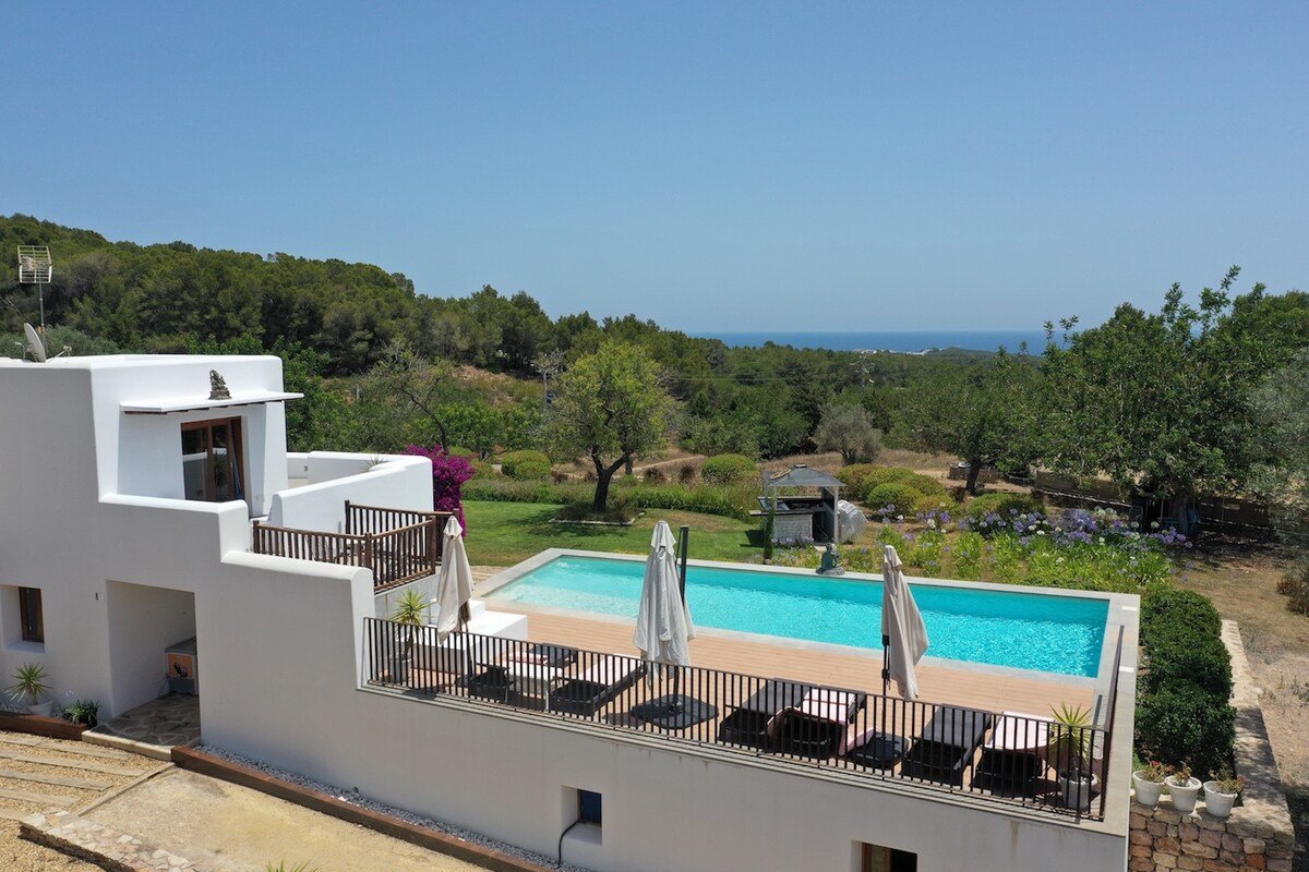 Sea views- Infinity pool- Outdoor gym- Sauna gallery image 2